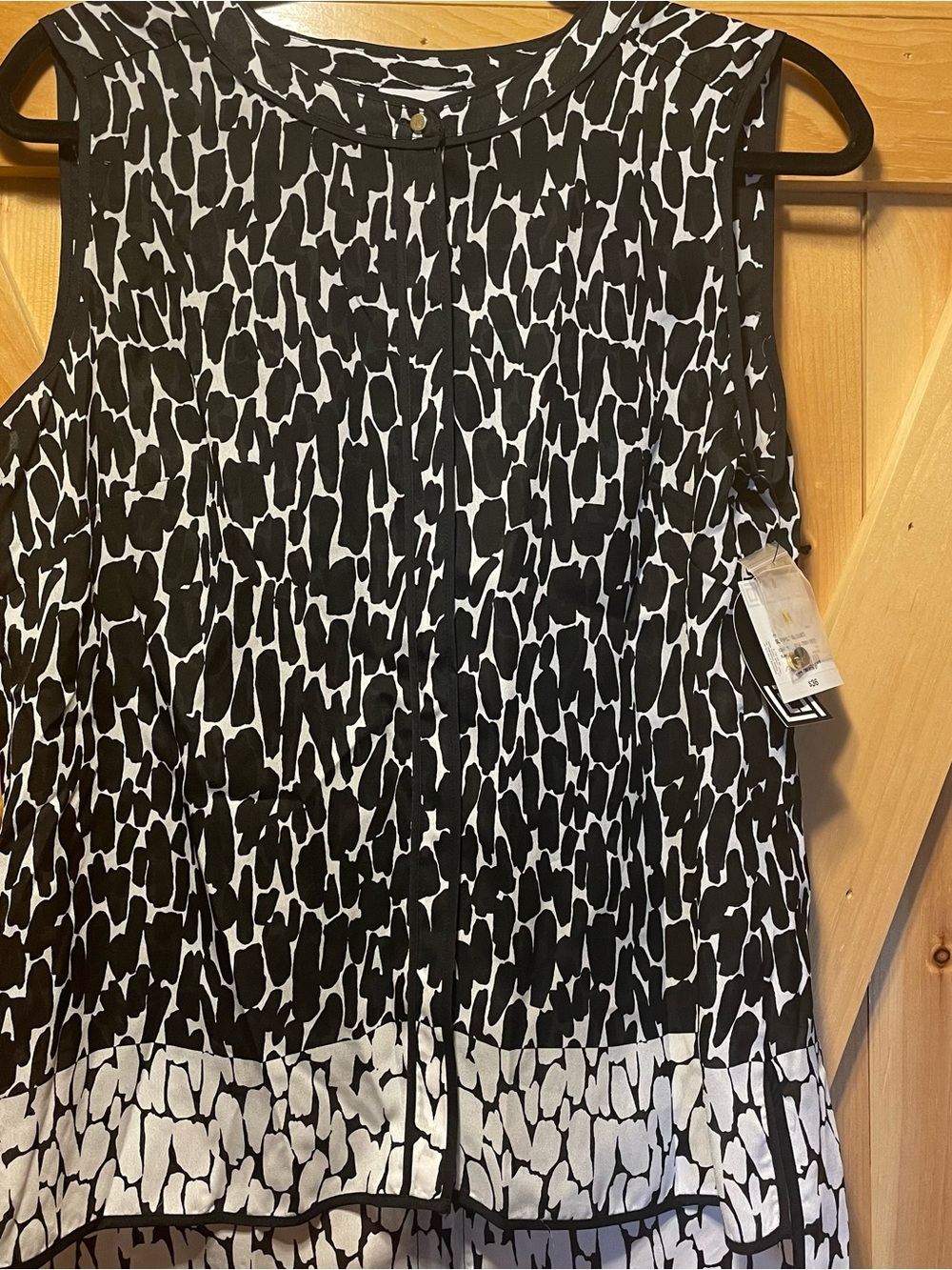 Liz Claiborne Black and White Animal Print Sleeveless Top